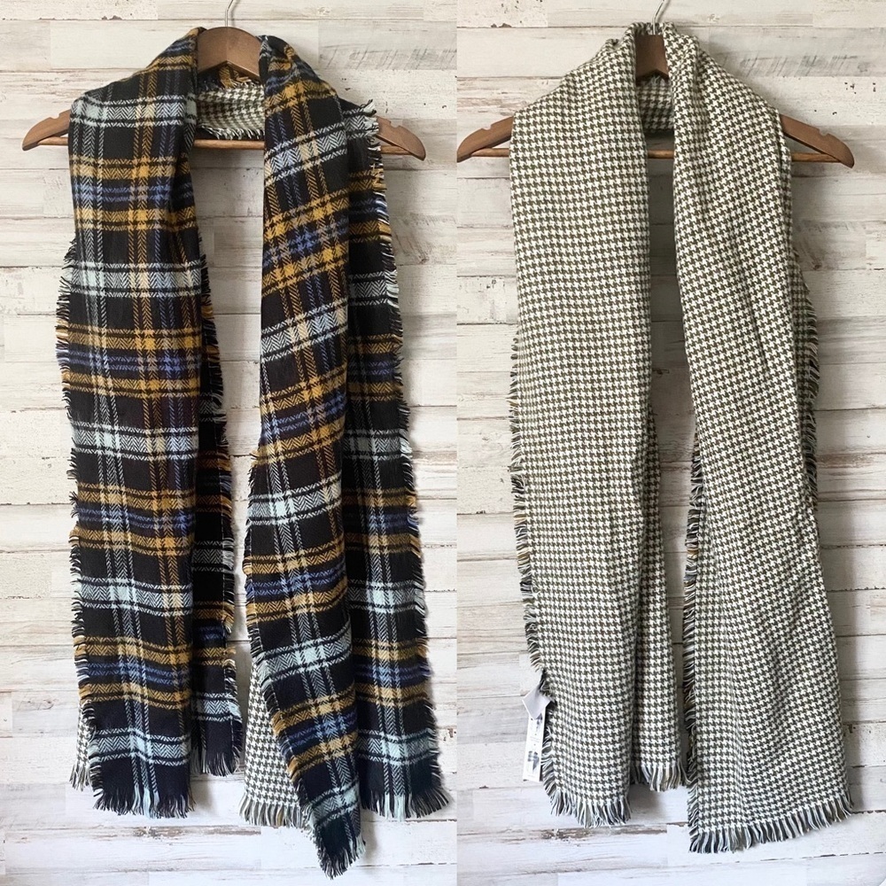 NWT Tahari Reversible Plaid Pattern Scarf